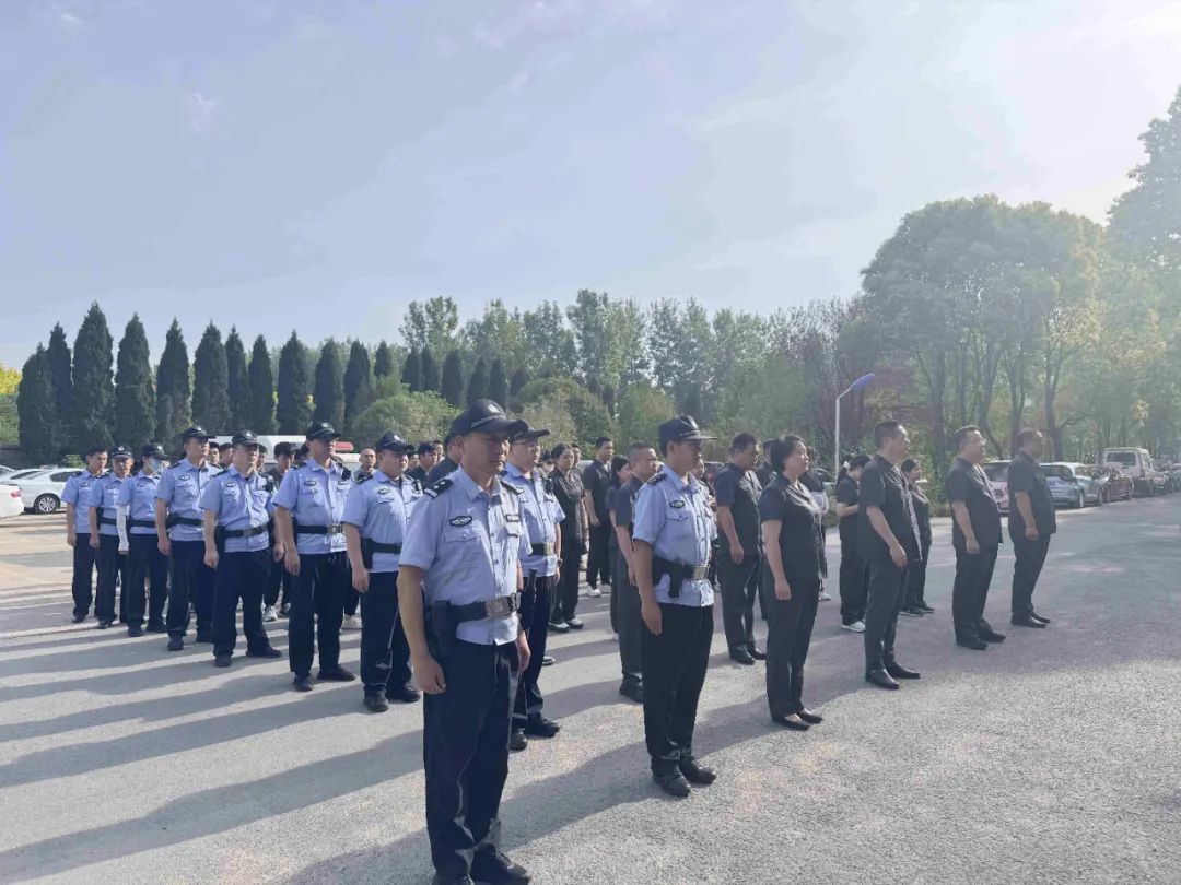 執(zhí)行干警凌晨2:30火車(chē)站“深夜獵賴(lài)”——驛城區(qū)法院2025年第37次執(zhí)行活動(dòng)