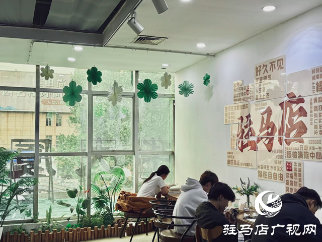駐馬店市新華書(shū)店：文化惠民不打烊 滿(mǎn)足市民“充電”需求