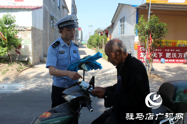 平輿縣公安局交警大隊(duì)強(qiáng)化宣傳引導(dǎo)、護(hù)航群眾平安出行  