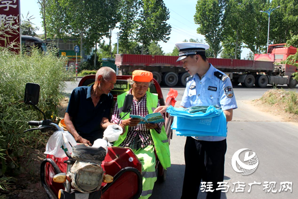 平輿縣公安局交警大隊(duì)強(qiáng)化宣傳引導(dǎo)、護(hù)航群眾平安出行  