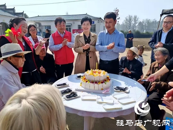 以孝善與活力為筆，繪就鄉(xiāng)村新畫(huà)卷 ——專(zhuān)訪平輿縣萬(wàn)金店鄉(xiāng)土店村支部書(shū)記李新立