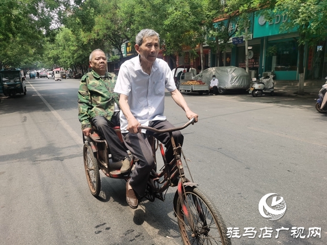 五十年守護(hù)患病兄長 古稀老人王二軍演繹手足情深