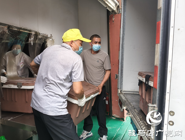 駐馬店市實(shí)驗(yàn)中學(xué)：43名家長(zhǎng)化身食品安全守護(hù)者守護(hù)學(xué)生舌尖安全