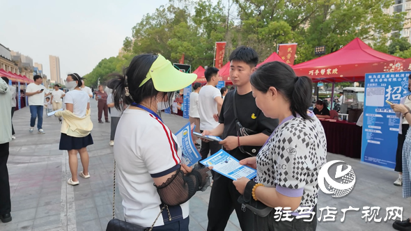 “民營企業(yè)服務(wù)月”駐馬店經(jīng)濟開發(fā)區(qū)專場招聘會舉行