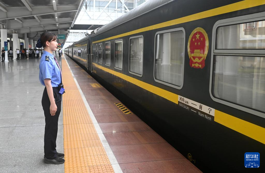 中越國際聯(lián)運(yùn)旅客列車時(shí)隔五年恢復(fù)開行
