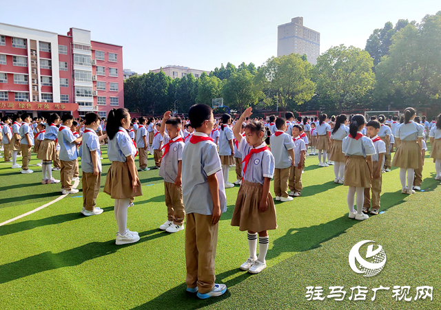 駐馬店市第二十三小學舉行春季新隊員入隊儀式