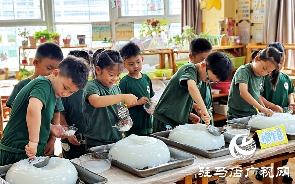 平輿縣第二幼兒園“我的節(jié)日我做主”親子游園活動(dòng)：雙節(jié)同慶，共促成長    