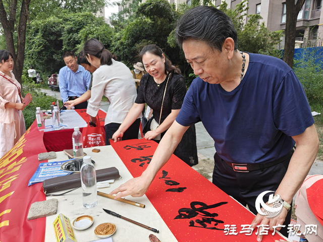駐馬店市書(shū)畫研究院開(kāi)展高考送祝?；顒?dòng)