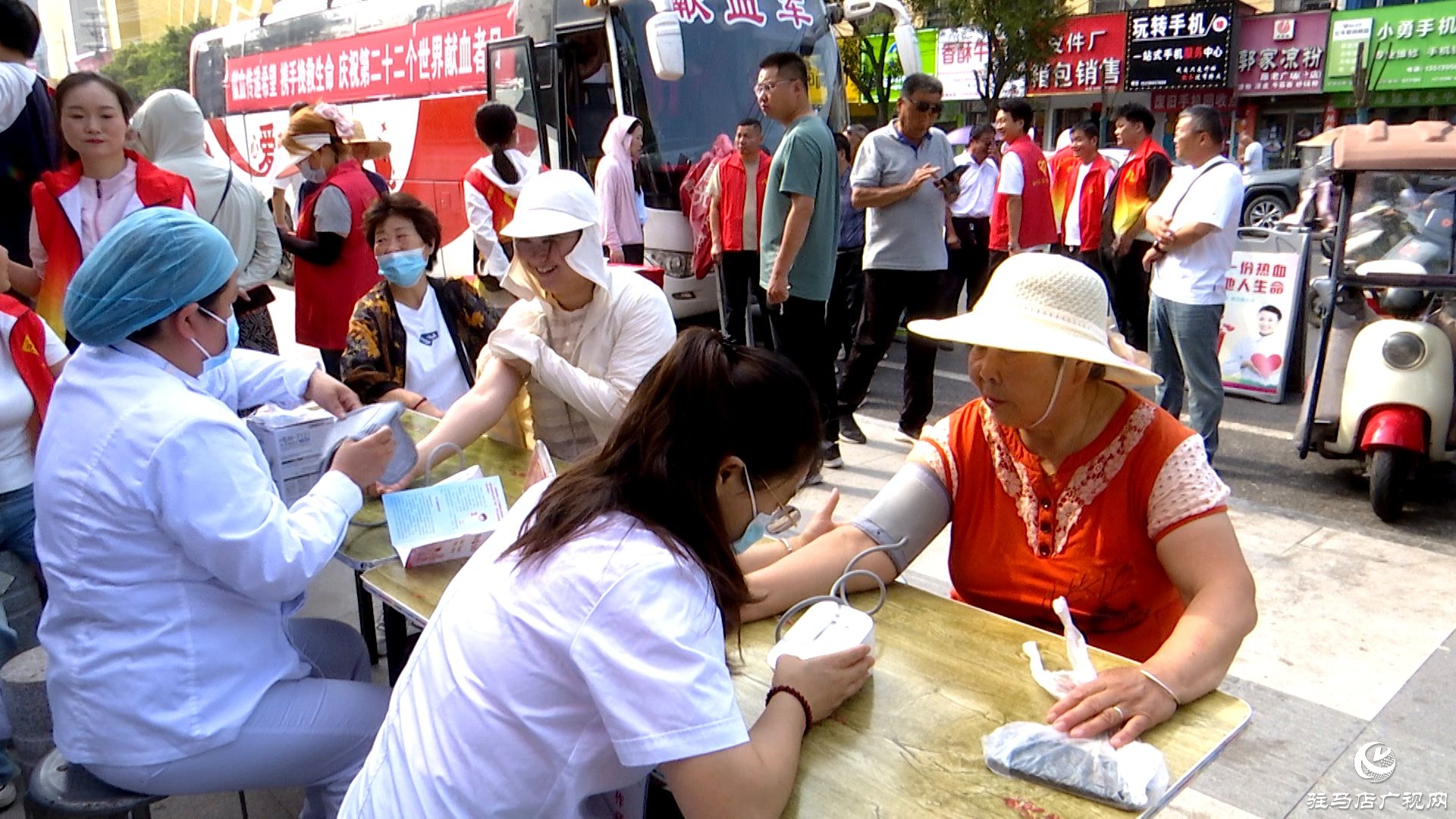 正陽(yáng)縣：廣大黨員干部 愛(ài)心群眾踴躍參與無(wú)償獻(xiàn)血 奉獻(xiàn)愛(ài)心