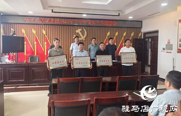  黨建領(lǐng)航風(fēng)帆勁  五星璀璨映柏城