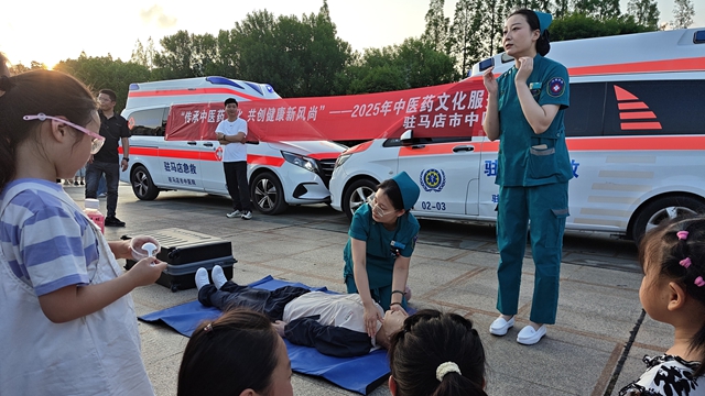 中醫(yī)藥文化夜市點(diǎn)亮城市夜生活，傳統(tǒng)與現(xiàn)代共譜健康新樂(lè)章