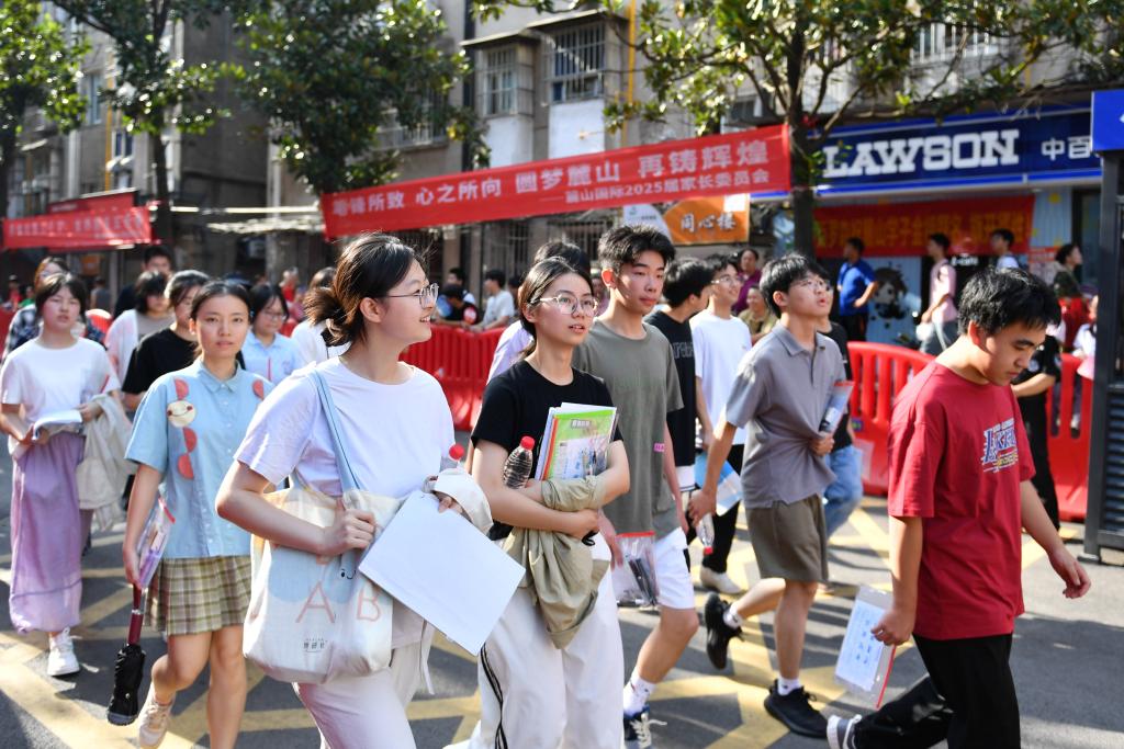 追光丨準(zhǔn)考證別扔！小心損失“一個(gè)億”