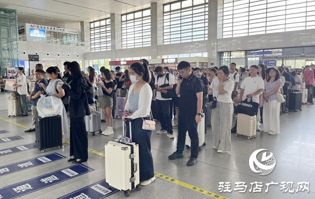 駐馬店車務(wù)段：護(hù)航“火熱”暑運(yùn) 打造“清涼”夏旅