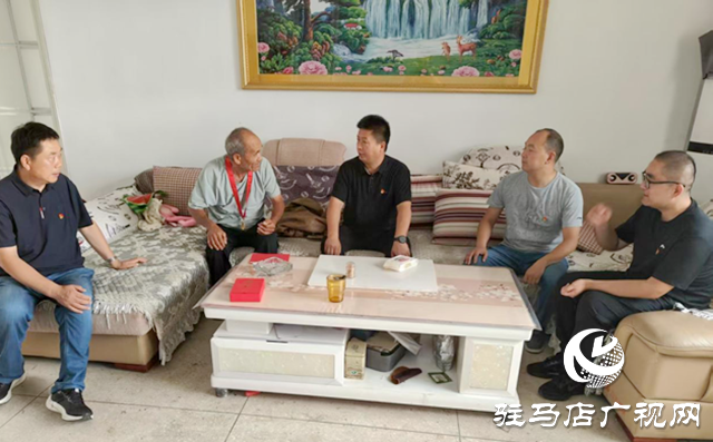 驛城區(qū)胡廟鄉(xiāng)開展“七一”走訪慰問“光榮在黨50年”老黨員活動