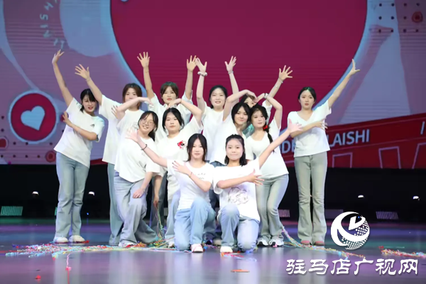  仲夏序章如“樂(lè)”而至2025黃淮學(xué)院音樂(lè)學(xué)院暑期“三下鄉(xiāng)”匯演璀璨啟幕