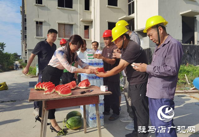 解暑中藥香飄工地 愛心義診情暖夕陽(yáng)