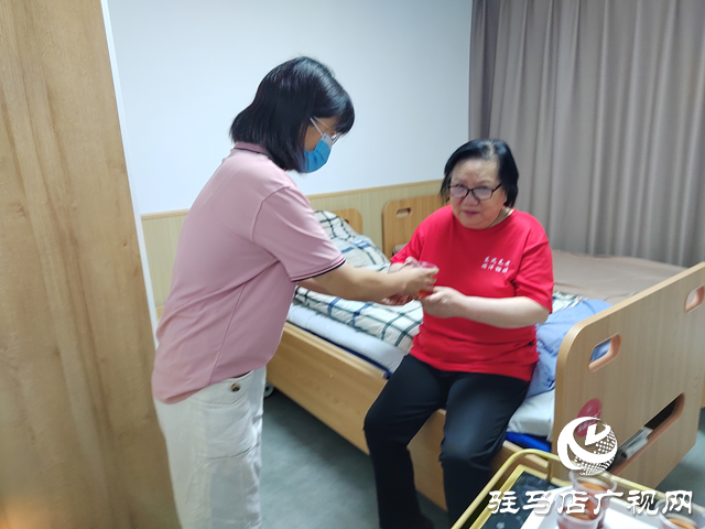 驛城區(qū)東風(fēng)街道綜合養(yǎng)老服務(wù)中心：多措并舉保障老人“清涼”度夏