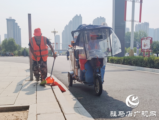高溫下的堅守：環(huán)衛(wèi)工人用汗水守護城市整潔