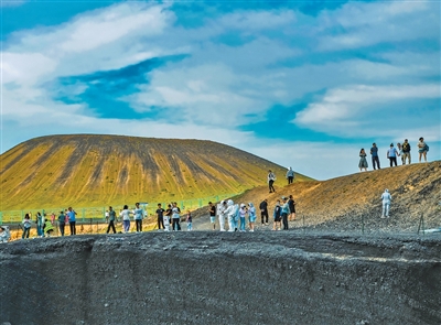 暑期旅游，解鎖更多玩法（大數(shù)據(jù)觀察·暑期消費(fèi)）