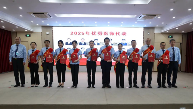 德馨于行 技精于勤——駐馬店市中心醫(yī)院舉辦第八個(gè)中國(guó)醫(yī)師節(jié)主題活動(dòng)
