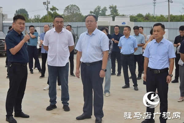 平輿縣委副書記、縣長李磊就重點項目建設(shè)進(jìn)行現(xiàn)場辦公