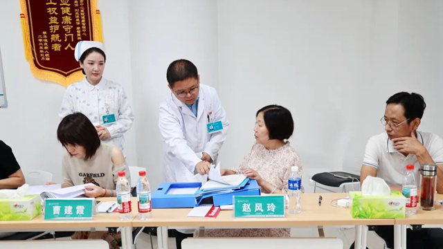  河南省職業(yè)病診斷機(jī)構(gòu)和職業(yè)健康檢查機(jī)構(gòu)質(zhì)量控制專家組蒞臨市中心醫(yī)院開展質(zhì)量控制現(xiàn)場考核