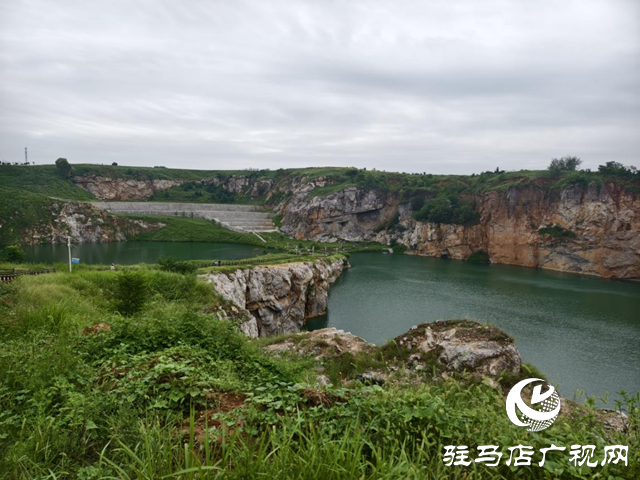驛城區(qū)香山天坑：獨(dú)特地質(zhì)景觀成游客熱門打卡地