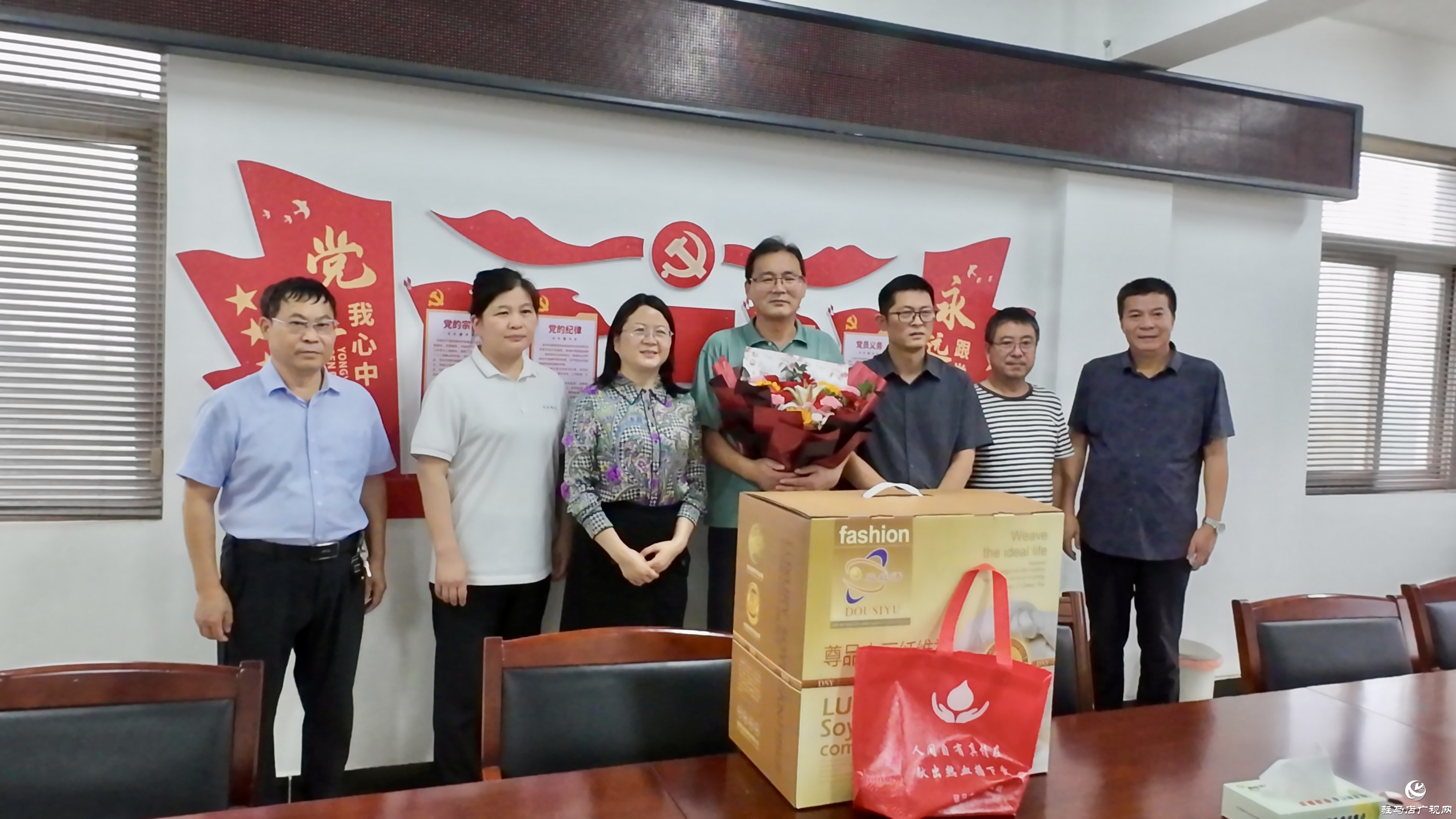 致敬“熱血園丁”!正陽(yáng)縣教師節(jié)慰問(wèn)無(wú)償獻(xiàn)血教育工作者