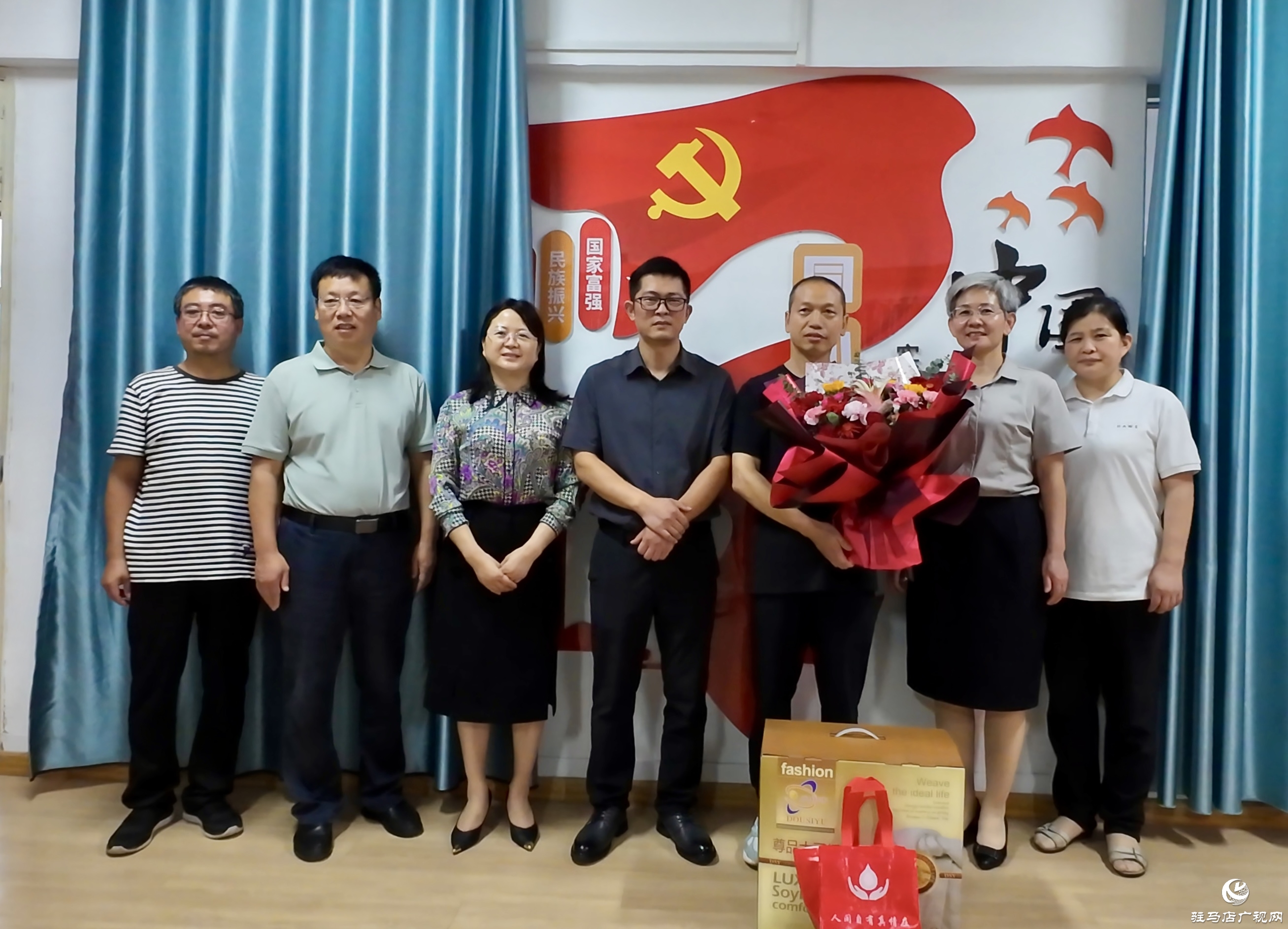 致敬“熱血園丁”!正陽(yáng)縣教師節(jié)慰問(wèn)無(wú)償獻(xiàn)血教育工作者