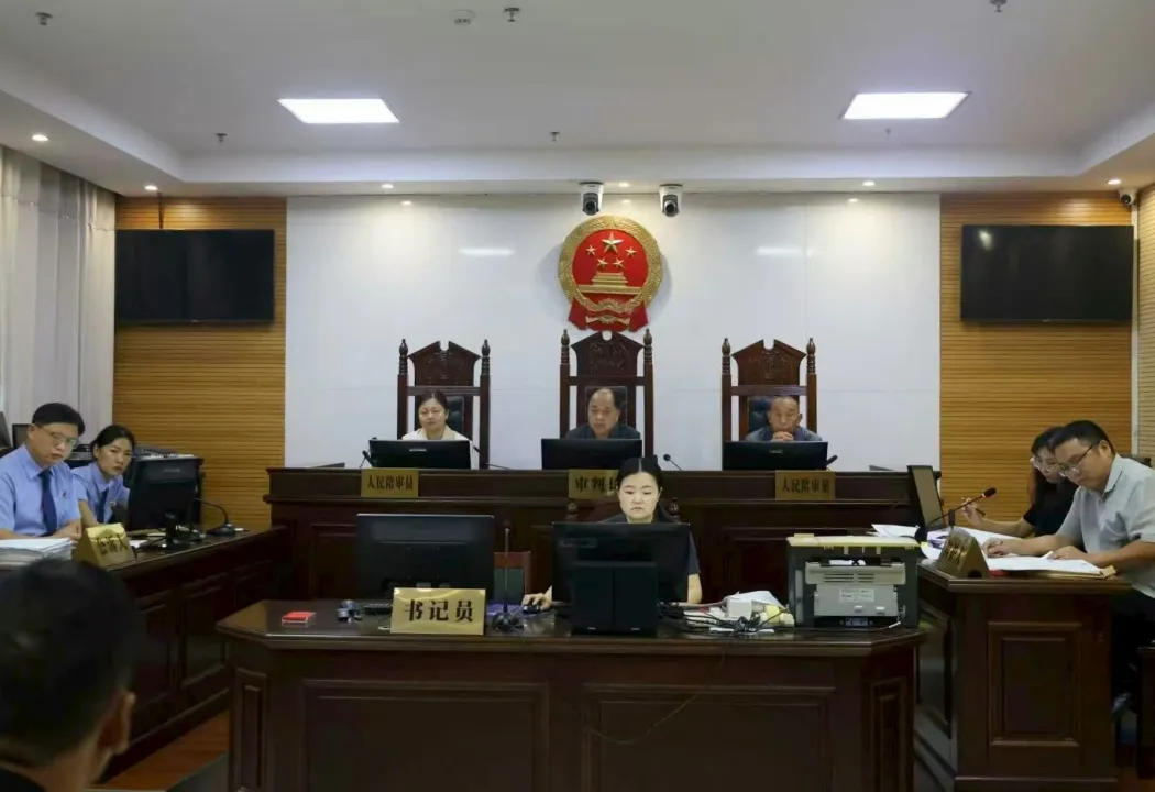 遂平縣檢察院組織庭審觀摩評議活動(dòng)