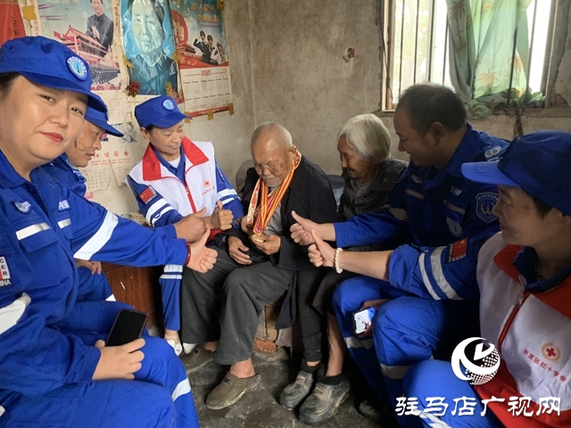 雙節(jié)慰問抗戰(zhàn)老兵 天中救援隊(duì)別樣慶周年