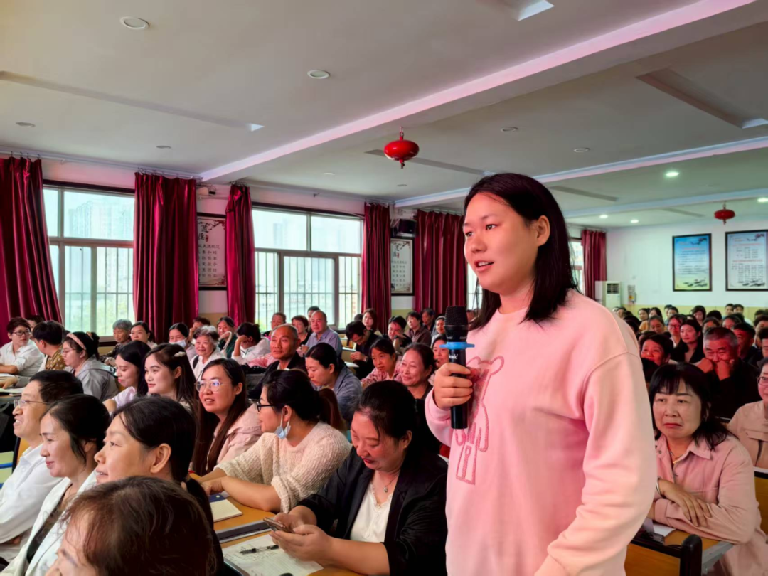  您好，一年級(jí)！家長(zhǎng)，家長(zhǎng)，預(yù)備起！——駐馬店市第十一小學(xué)舉行一年級(jí)新生家長(zhǎng)講座