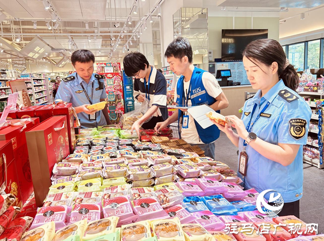 駐馬店市市場(chǎng)監(jiān)管局示范區(qū)分局開展“雙節(jié)”前食品安全專項(xiàng)檢查