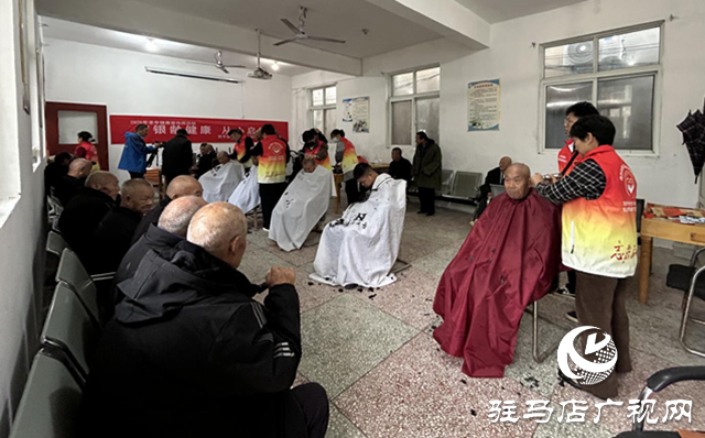 溫情餃子宴 愛(ài)暖老人心
