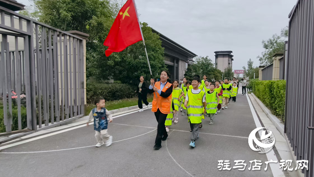 驛城區(qū)“青春躍動”夜跑團(tuán)：夜色中的風(fēng)景線 點亮活力健康生活