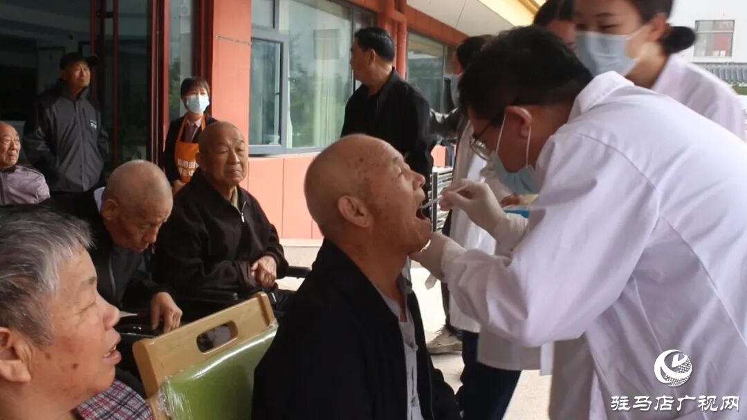 正陽(yáng)牙秀才口腔門(mén)診愛(ài)心獻(xiàn)給敬老院