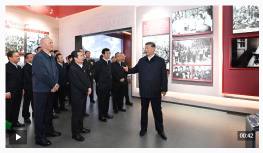 習(xí)近平參觀(guān)新疆維吾爾自治區(qū)成立70周年主題成就展