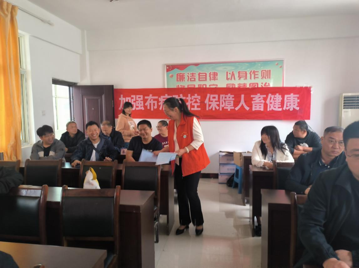 駐馬店市首席科普專家朱鳳霞、陶順啟授課 為布病等人畜共患病防控“強(qiáng)技賦能”