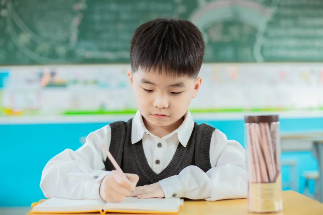 這種病正一點(diǎn)點(diǎn)偷走孩子的脊柱健康！做好3個(gè)方面，有效預(yù)防