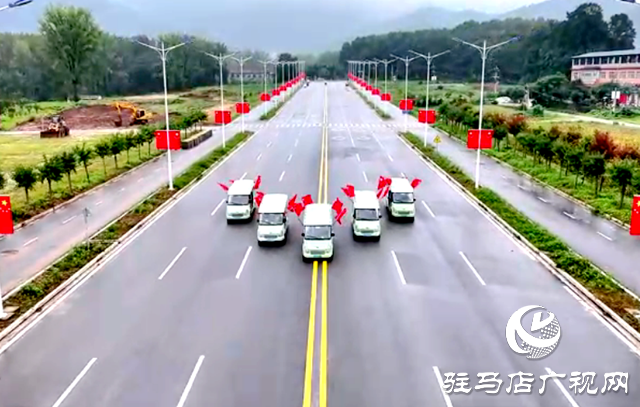 駐馬店金頂山風景區(qū)盛裝迎“雙節(jié)” 國旗飄揚打造“中國紅”打卡勝地??