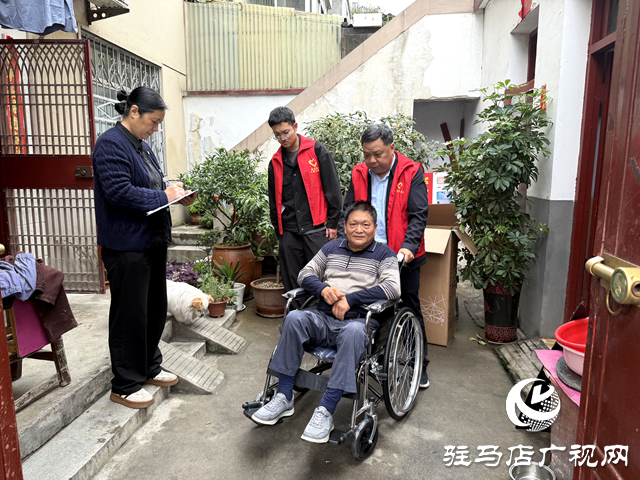 確山縣盤龍街道生產街社區(qū)：輪椅撐起出行路 社區(qū)關愛潤殘心