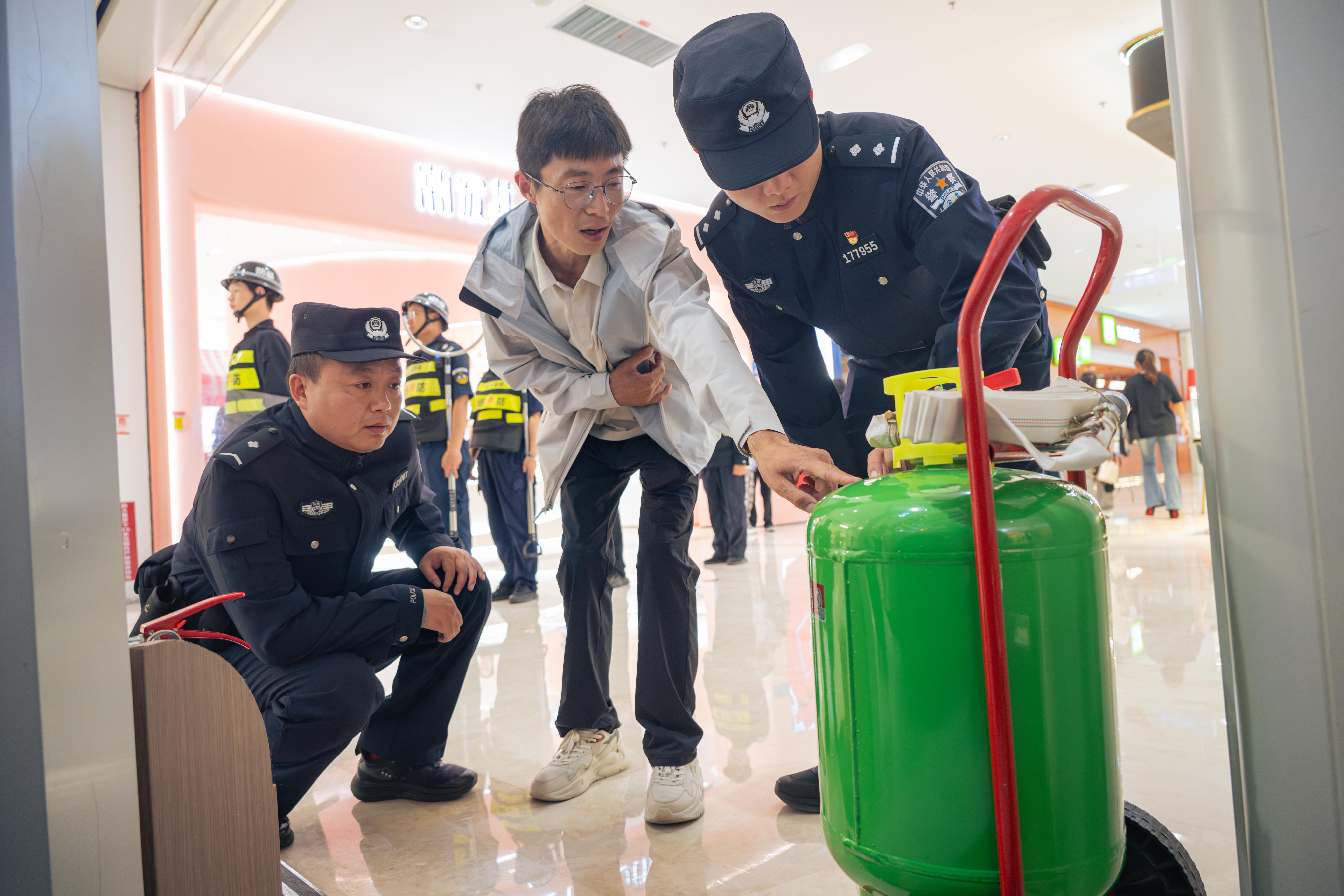 開發(fā)區(qū):國(guó)慶“警色”濃，忠誠(chéng)護(hù)平安
