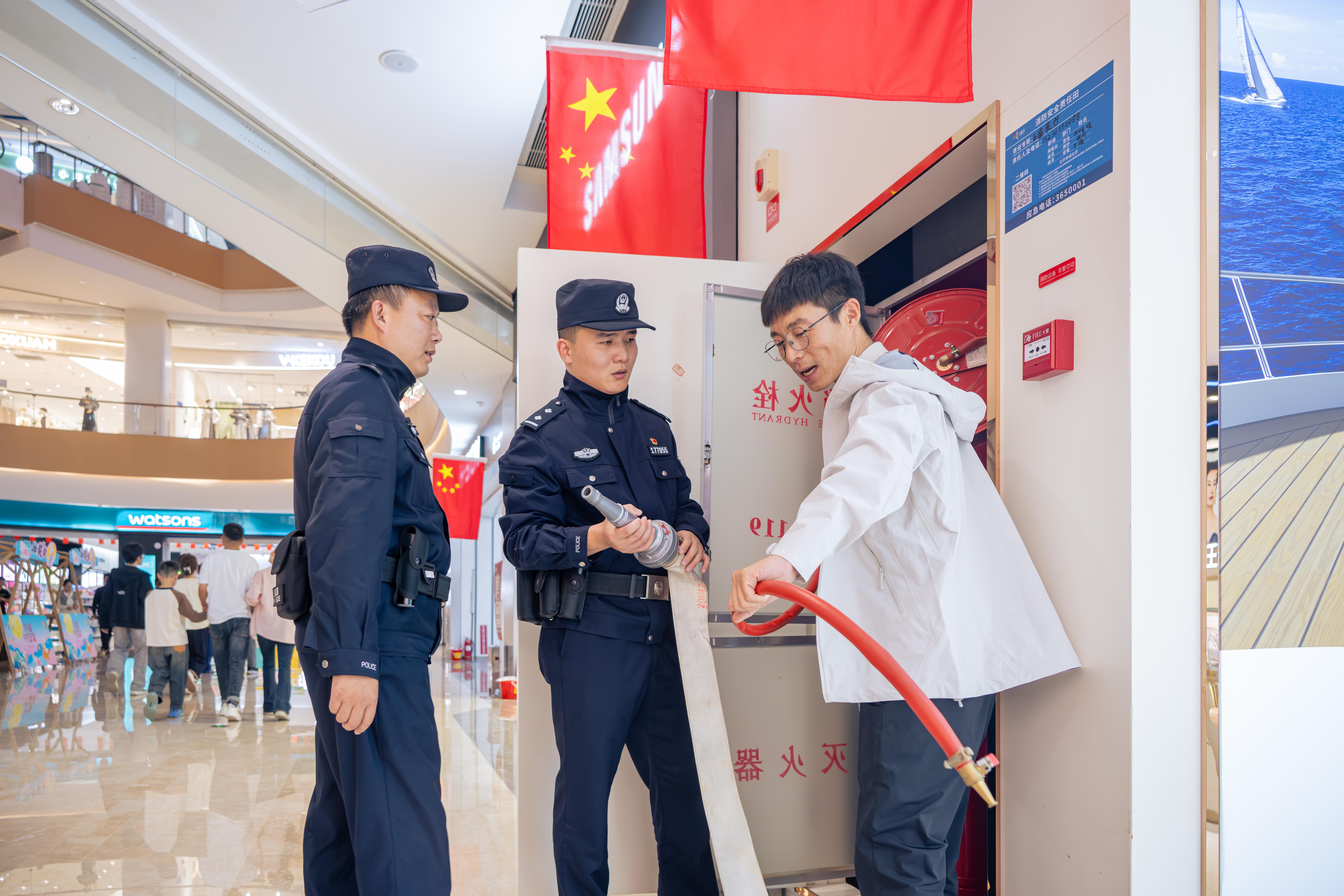 開發(fā)區(qū):國(guó)慶“警色”濃，忠誠(chéng)護(hù)平安