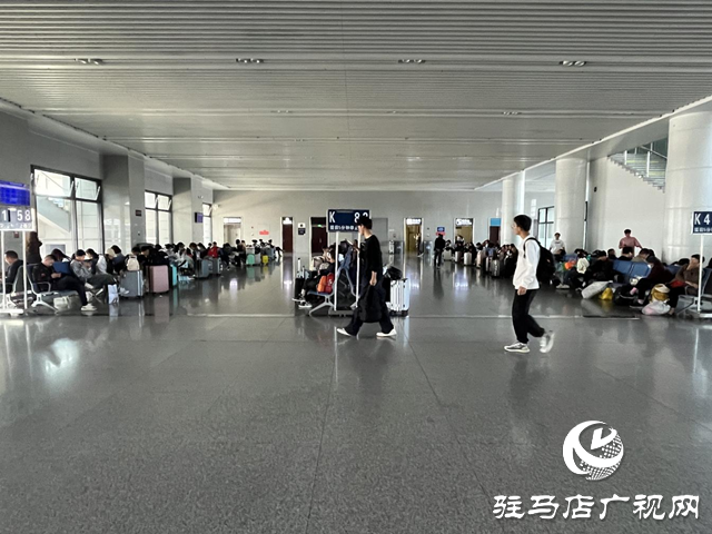 駐馬店車務(wù)段“雙節(jié)”首日發(fā)送旅客1.88萬(wàn)人次