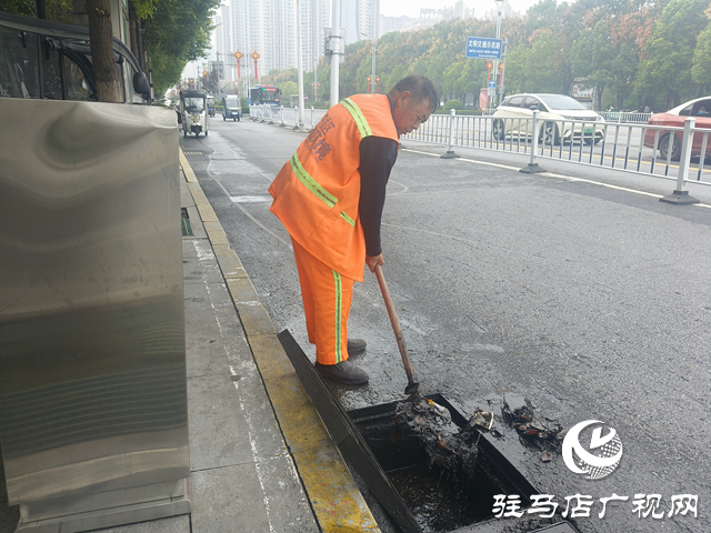 雙節(jié)“不打烊”！駐馬店市環(huán)衛(wèi)工人全員堅(jiān)守 守護(hù)城市潔凈底色