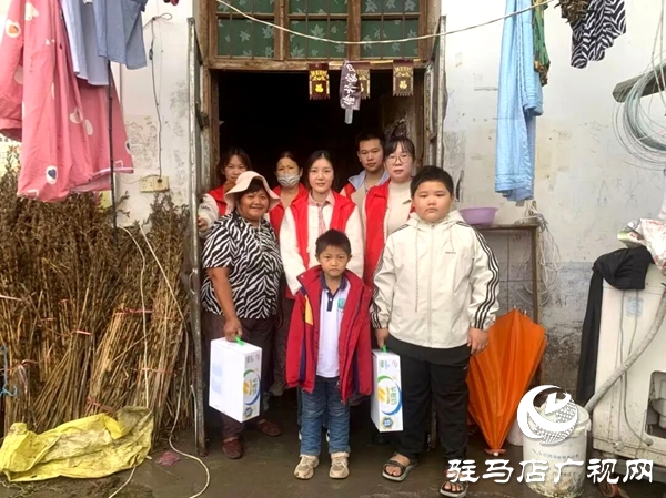 雙節(jié)同慶暖童心｜共青團平輿縣委開展關愛留守兒童走訪慰問活動