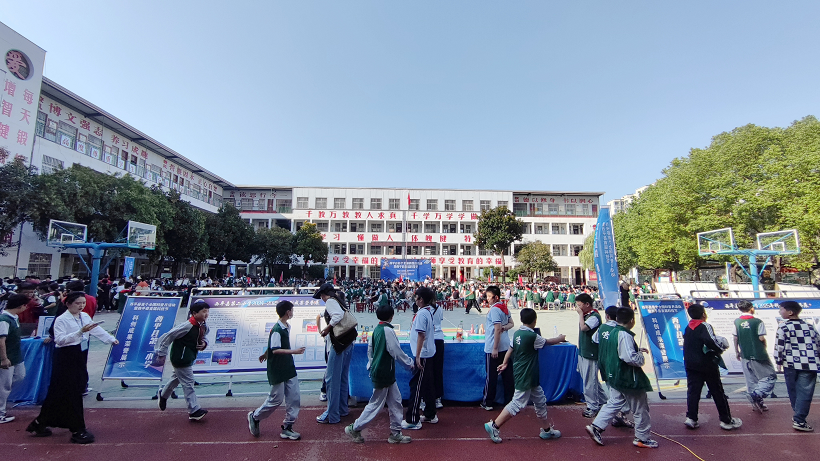 西平縣教育局成功舉辦全縣首屆科普月暨首屆科技節(jié)活動