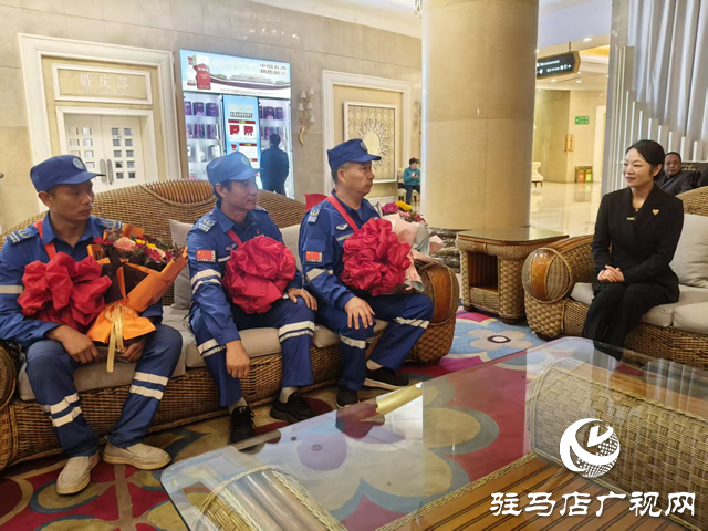 駐馬店天中救援隊(duì)：馳援廣西百色勇士凱旋 雨中迎接致敬英雄?
