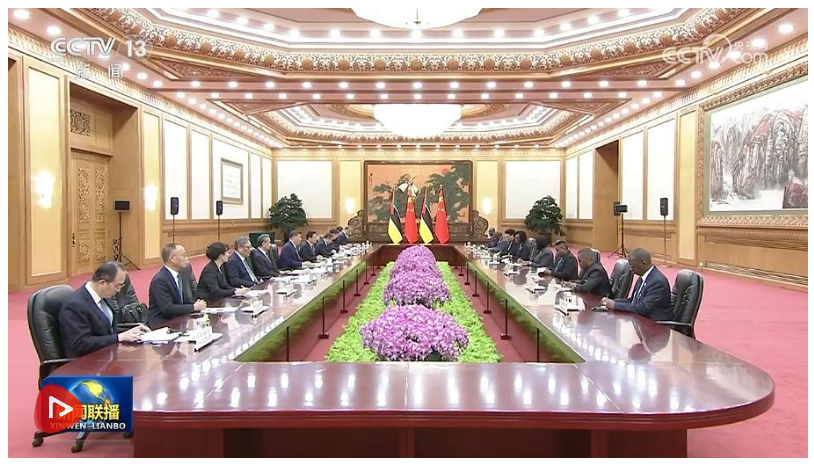 習(xí)近平會見莫桑比克總理萊維