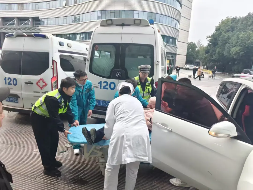 為生命開(kāi)道|駐馬店交警爭(zhēng)分奪秒護(hù)送病人就醫(yī)